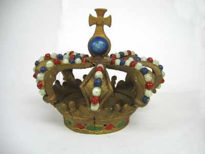 De kroon, stond boven op de lantaarns, die aan beide kanten van het Amaliapark aan het stationsplein